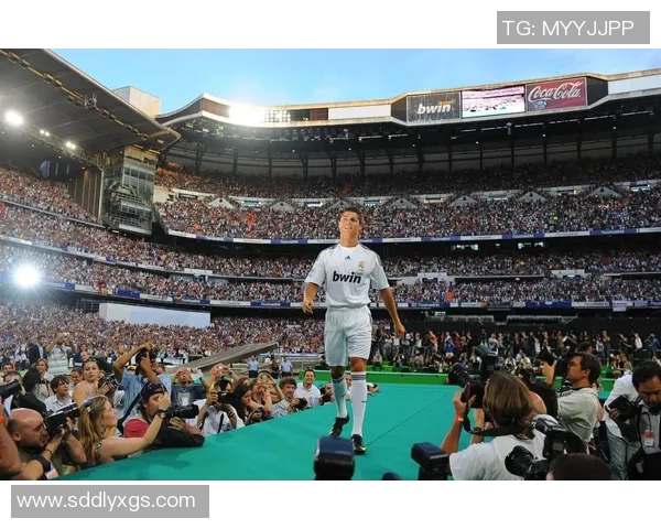 C罗与贝克汉姆的传奇对决:足球场上的风格与影响力之争 C罗与贝克汉姆的传奇对决:足球场上的风格与影响力之争