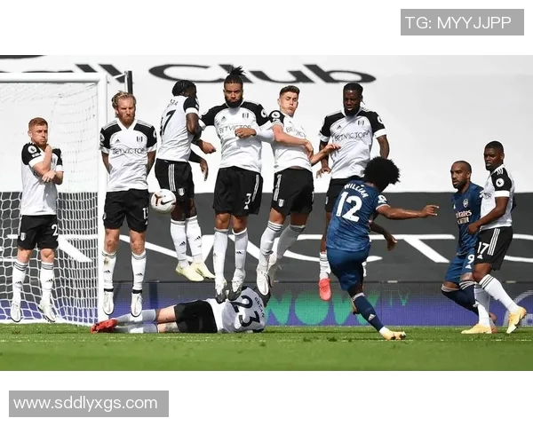 迪纳摩与斯拉维激战正酣球迷期待精彩对决与精彩进球