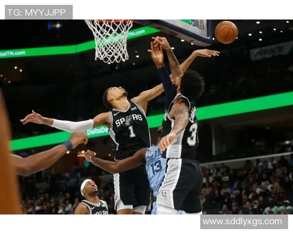 文班亚马首场比赛表现惊艳五次盖帽并成功隔扣字母哥引发热议