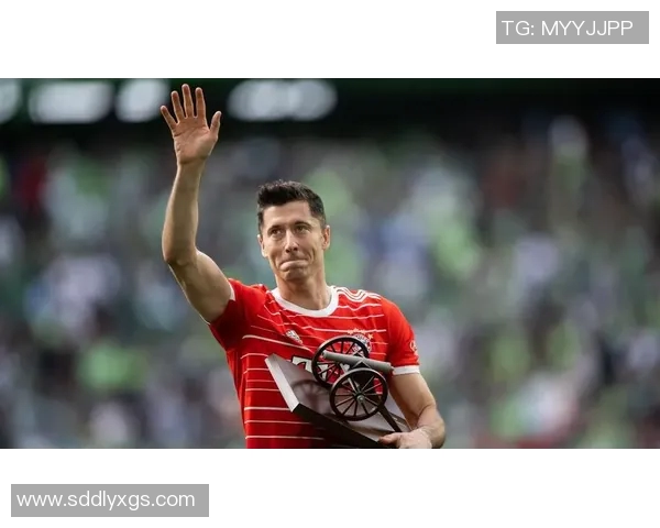 莱万重返安联球场引发争议拜仁球迷怒斥其忘恩负义