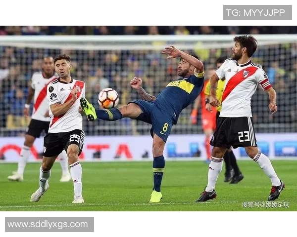 拉鲁斯与巴兰基亚的精彩对决揭示足球战术与团队协作的魅力